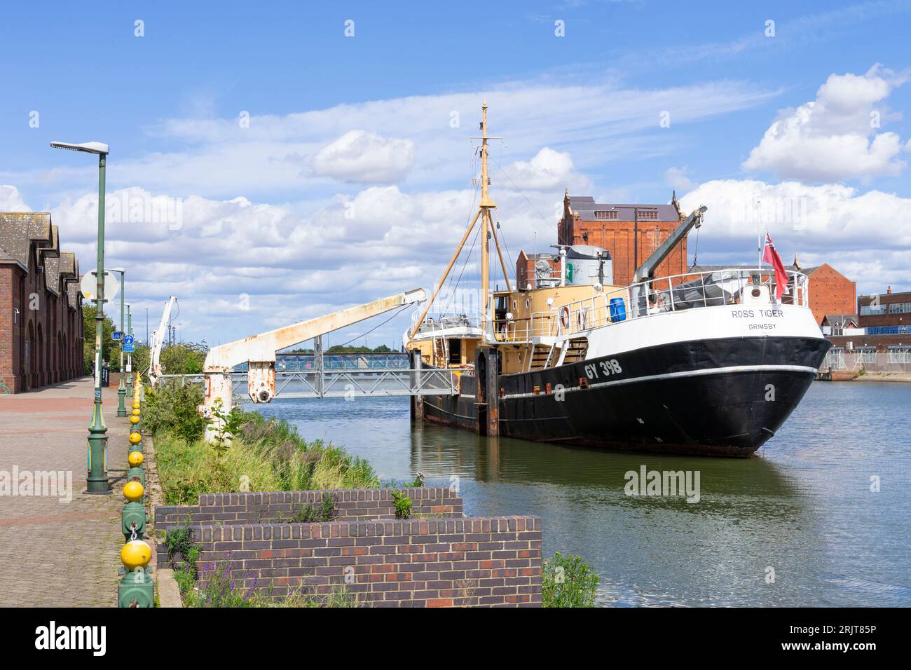 Grimsby ormeggia il Ross Tiger un peschereccio da traino al molo Alexandra Grimsby Fishing Heritage Centre Grimsby North Lincolnshire Inghilterra Regno Unito GB Europa Foto Stock
