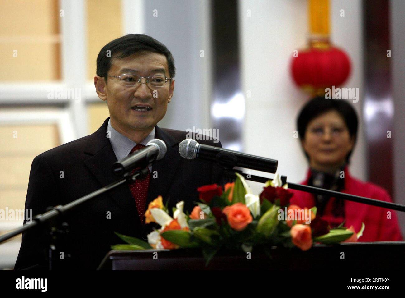 Bildnummer: 51699923 Datum: 13.02.2007 Copyright: imago/Xinhua Botschafter Zhang Ming (CHN) während eines Empfangs zum Frühlingsfestival in Nairobi - PUBLICATIONxNOTxINxCHN, Personen; 2007, Nairobi, Politiker, Diplomat, Fest, Festival; , quer, Kbdig, Einzelbild, Politik, Kenia, Randbild, gente Foto Stock