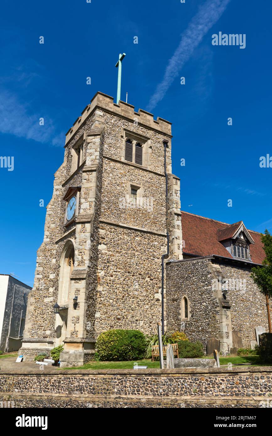 La torre del XV secolo della chiesa di San Giovanni Battista a Pinner, Middlesex, Greater London UK Foto Stock