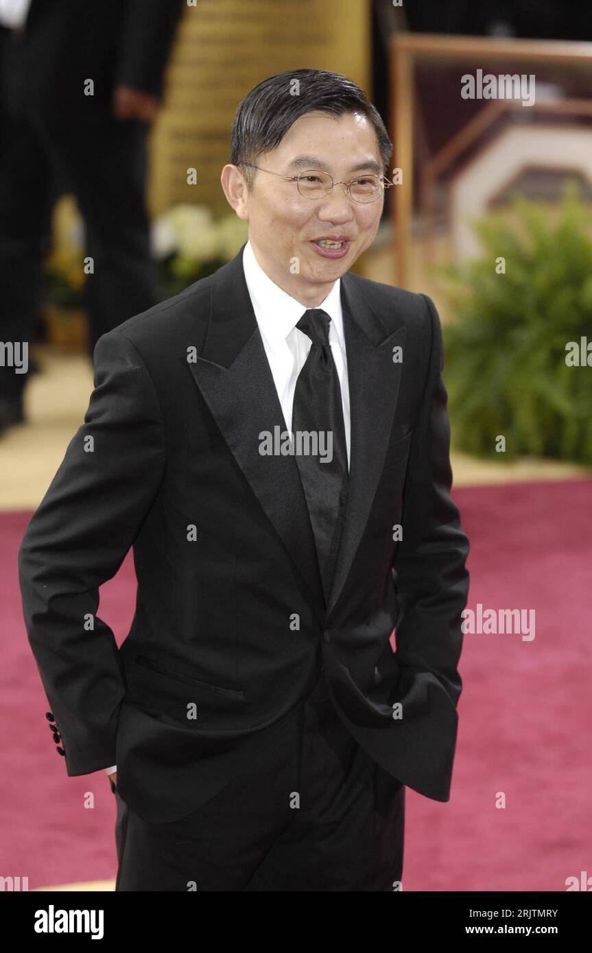 Bildnummer: 51721064 Datum: 25.02.2007 Copyright: imago/Xinhua Kostümbildner Chung Man Yee (CHN) anlässlich der 79. Annual Academy Awards 2007 a Hollywood - PUBLICATIONxNOTxINxCHN , Personen , Optimistisch , Freude; 2007, LA, L.A., Los Angeles, Hollywood, Pressetermin, Oscar, Oscar, Oscarverleihung, Premio, 79°, Preisträger, maledizione del fiore d'oro, Man cheng jin dai huang jin jia, lacht; , hoch, Kbdig, Einzelbild, Close, Film, Kunst, Vereinigte Staaten von Amerika, Randbild, People Foto Stock