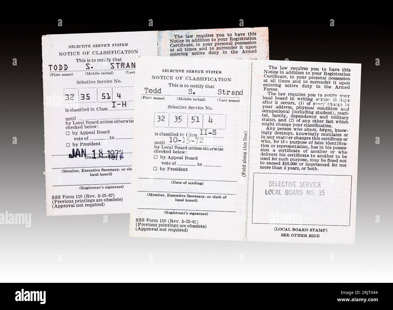 Due carte da bozza del sistema di servizio selettivo degli Stati Uniti dell'era della guerra del Vietnam con cambiamenti di classificazione da II-S a i-H. 2-S era un cl precedente Foto Stock