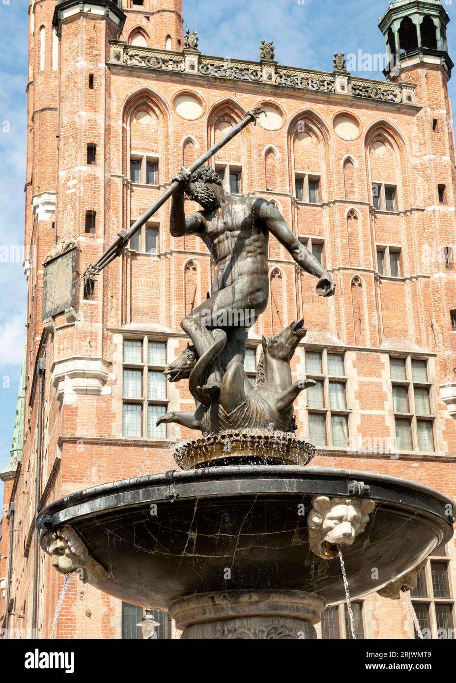 Statua della fontana di Nettuno e il municipio principale di Dlugi Targ, città vecchia di Danzica, Polonia, Europa, UE Foto Stock