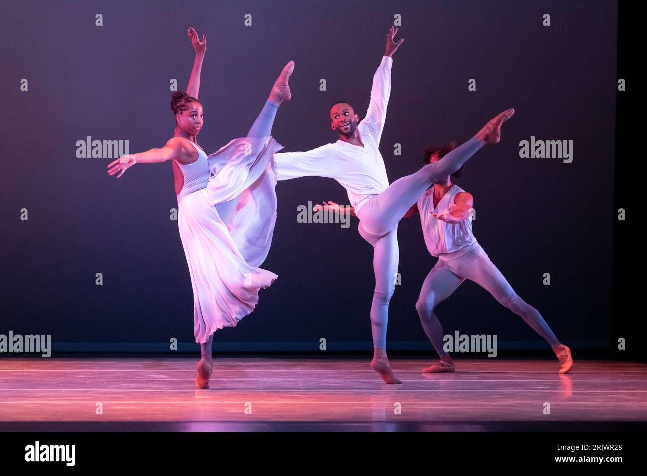 Edimburgo, Regno Unito. 23 agosto 2023. L'Alvin Ailey American Dance Theater esegue "The River-Meander" al Festival Theatre come parte del Festival Internazionale di Edimburgo. Credito: Tom Duffin/Alamy News. Foto Stock