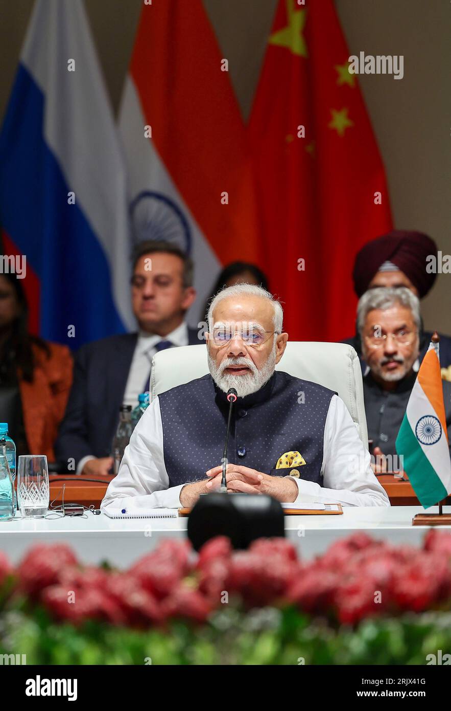 Johannesburg, Sudafrica. 23 agosto 2023. Il primo ministro indiano Narendra modi si rivolge alla sessione plenaria aperta al 15° vertice BRICS, il 23 agosto 2023, a Johannesburg, in Sudafrica. Credito: Naveen Jora/PMO/Ufficio informazioni stampa/Alamy Live News Foto Stock