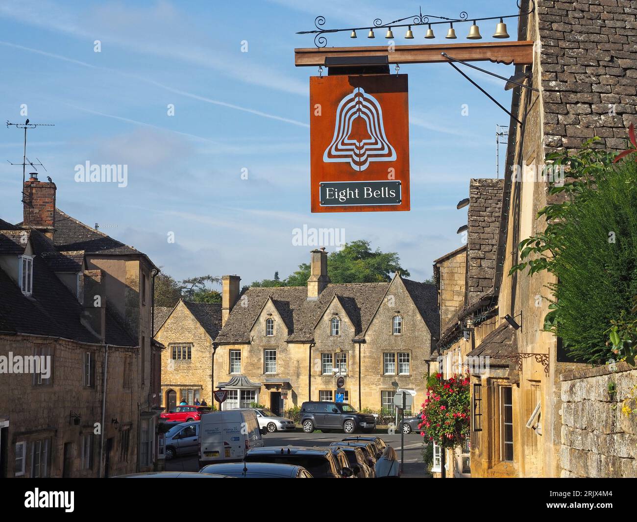 Cartello del pub delle otto campane a Chipping Campden, Gloucestershire. Foto Stock