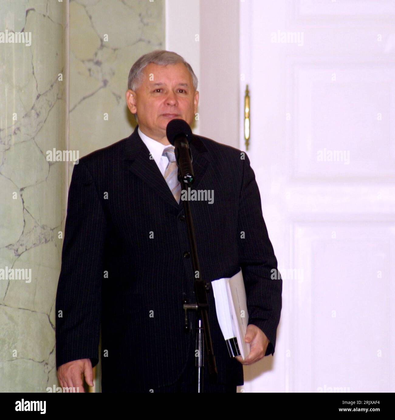 Premierminister Jaroslaw Kaczynski (POL/PiS) während der offiziellen Rücktrittzeremonie in Warschau - PUBLICATIONxNOTxINxCHN Foto Stock