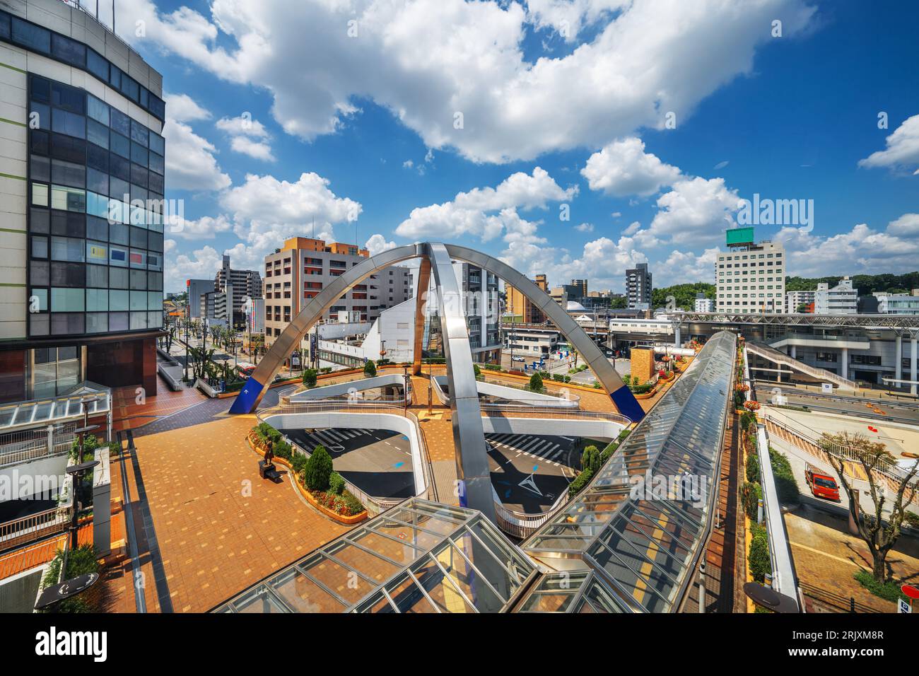 Toyotashi, Japan Roads e passaggi sopraelevati vicino alla stazione principale. Foto Stock