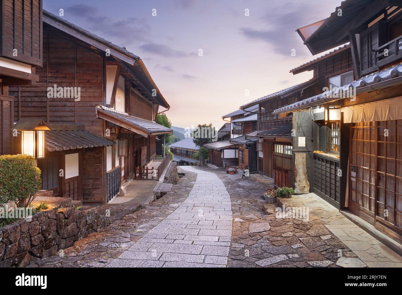 Magome, Giappone lungo la Nakasendo al crepuscolo. Foto Stock