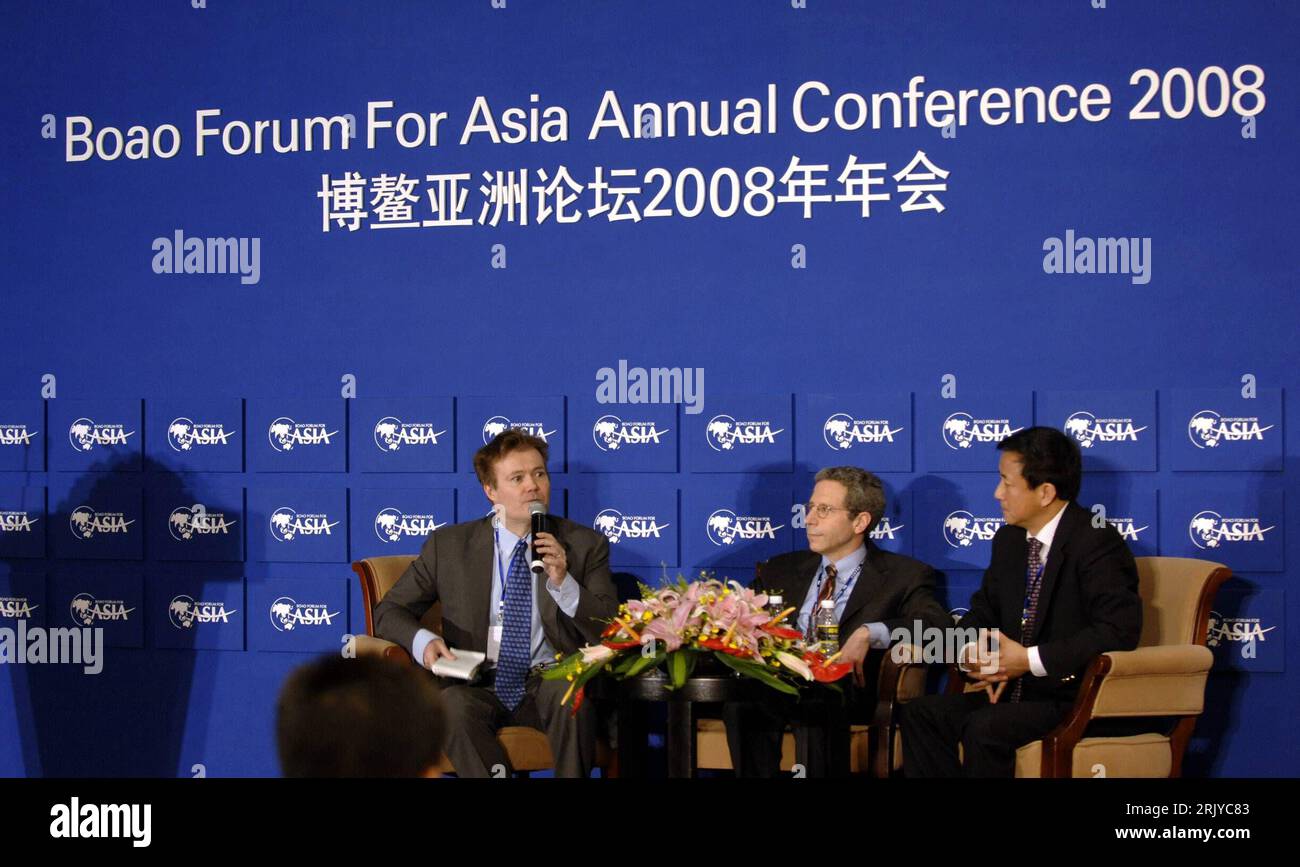 Bildnummer: 52499104 Datum: 13.04.2008 Copyright: imago/Xinhua William Powell (li., Chef TIME Inc Shanghai), Prof. Dr. Eric Stark Maskin (Professor Institute for Advanced Study (IAS) in Princeton und Wirtschaftsnobelpreisträger 2007) und fan Gang (Re., Direktor China National Institute of Economic Research) während der Sitzung zur - crisi dei sub-primi e impatto sull'economia mondiale - anlässlich des Boao Asienforums in Sanya - PUBLICATIONxNOTxINxCHN , Personen; 2008, Sanya, Asienforum, forum per l'Asia, Logo , Wirtschaft , Wissenschaft , Chinas, s; , quer, Kbdig, Gruppenbild, Schriftzug, Logos Foto Stock