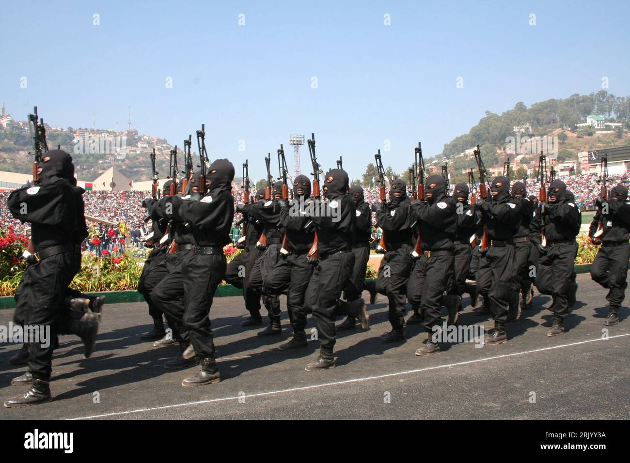 Bildnummer: 52594255 Datum: 26.06.2008 Copyright: imago/Xinhua Militärparade zum 48. Unabhängigkeitstag in Antananarivo PUBLICATIONxNOTxINxCHN, Personen , premiumd; 2008, Madagascar, marschieren, Soldat, Parade; , quer, Kbdig, totale, , Militaer, Staat, Gesellschaft, Afrika Bildnummer 52594255 Data 26 06 2008 Copyright Imago XINHUA Military Parade to 48 Independence Day in Antananarivo PUBLICATIONxNOTxINxCHN People Premiumd 2008 Madagascar march Soldier Parade Horizontal Kbdig Long shot Military State Society Africa Foto Stock