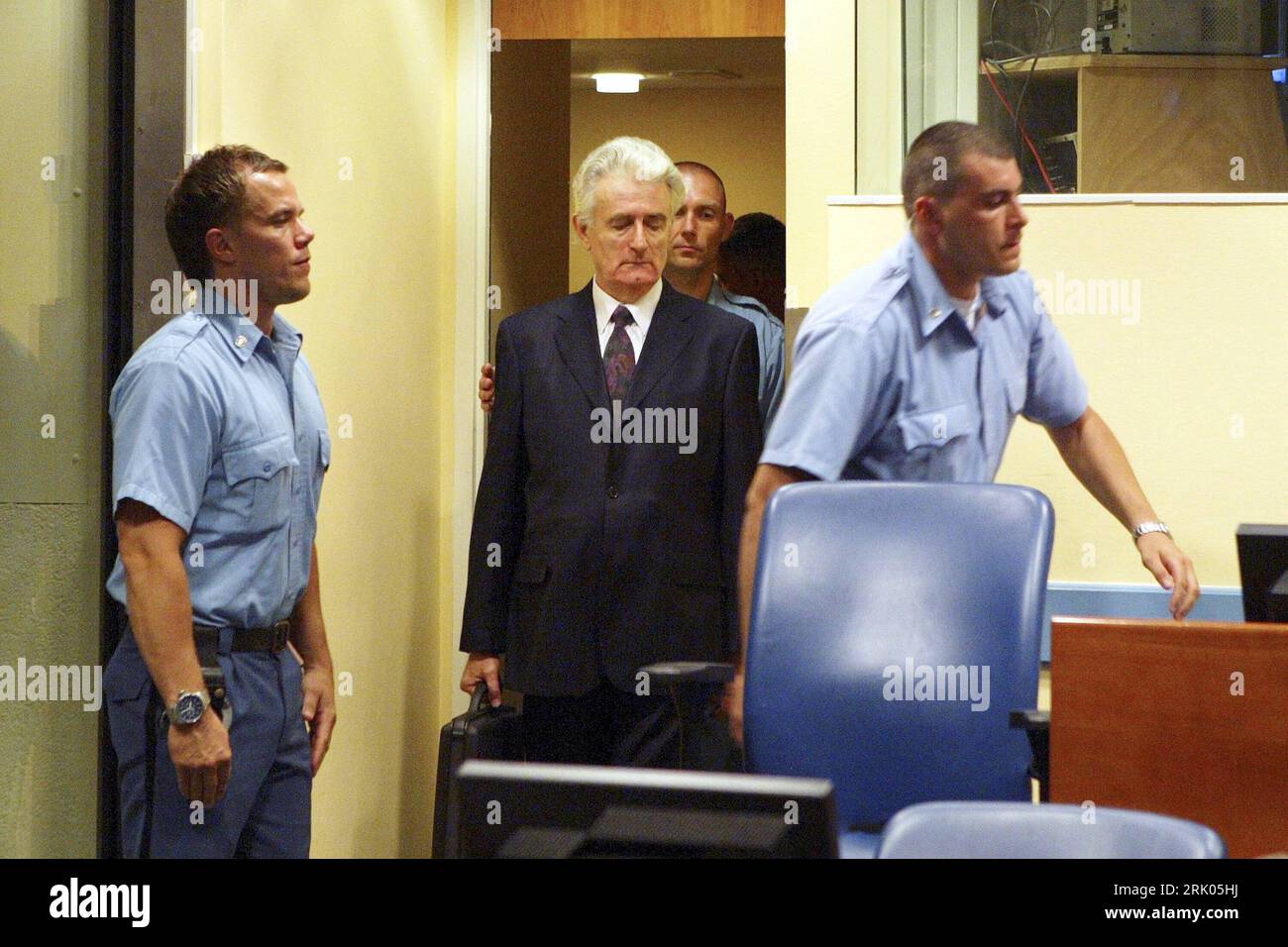 Radovan Karadzic bei Seiner Anhörung vor dem Internationalen Strafgerichtshof in Den Haag - PUBLICATIONxNOTxINxCHN Foto Stock