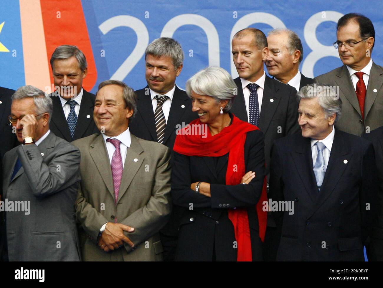 Bildnummer: 52694434 Datum: 13.09.2008 Copyright: imago/Xinhua Vorn v.r.n.l.: Jean-Claude Trichet (Präsident Europäische Zentralbank), Finanzministerin Christine Lagarde (Frankreich) und Finanzminister George Alogoskoufis (Griechenland) anlässlich des Treffens der EU-Finanzminister in Nizza - PUBLICATIONXNOTxINxCHN, Nizza, 2008, Nizza; Finanzministertreffen, Pressetermin, krux, premiumd; , quer, Kbdig, Gruppenbild, Randbild, People Bildnummer 52694434 Data 13 09 2008 Copyright Imago XINHUA front V r n l Jean Claude Trichet Presidente Banca centrale europea Ministro delle finanze Chris Foto Stock