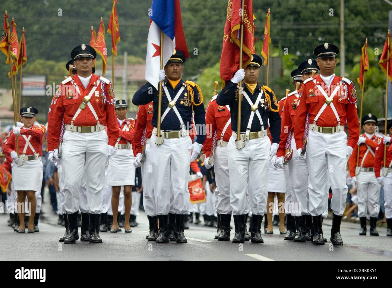 Bildnummer: 52760868 Datum: 04.11.2008 Copyright: imago/Xinhua Parade am Tag der Fahne nach dem Unabhängigkeitstag in Panama Stadt PUBLICATIONxNOTxINxCHN , Personen; 2008, Panama Stadt, Feiertag, Premiumd; , quer, Kbdig, Gruppenbild, , Militaer, Staat, , Mittelamerika Bildnummer 52760868 Data 04 11 2008 Copyright Imago XINHUA Parade at Day the Flag After the Independence Day in Panama City PUBLICATIONxNOTxINxCHN People 2008 Panama City Holiday Premiumd orizzontale Kbdig Group Photo Military State Central America Foto Stock