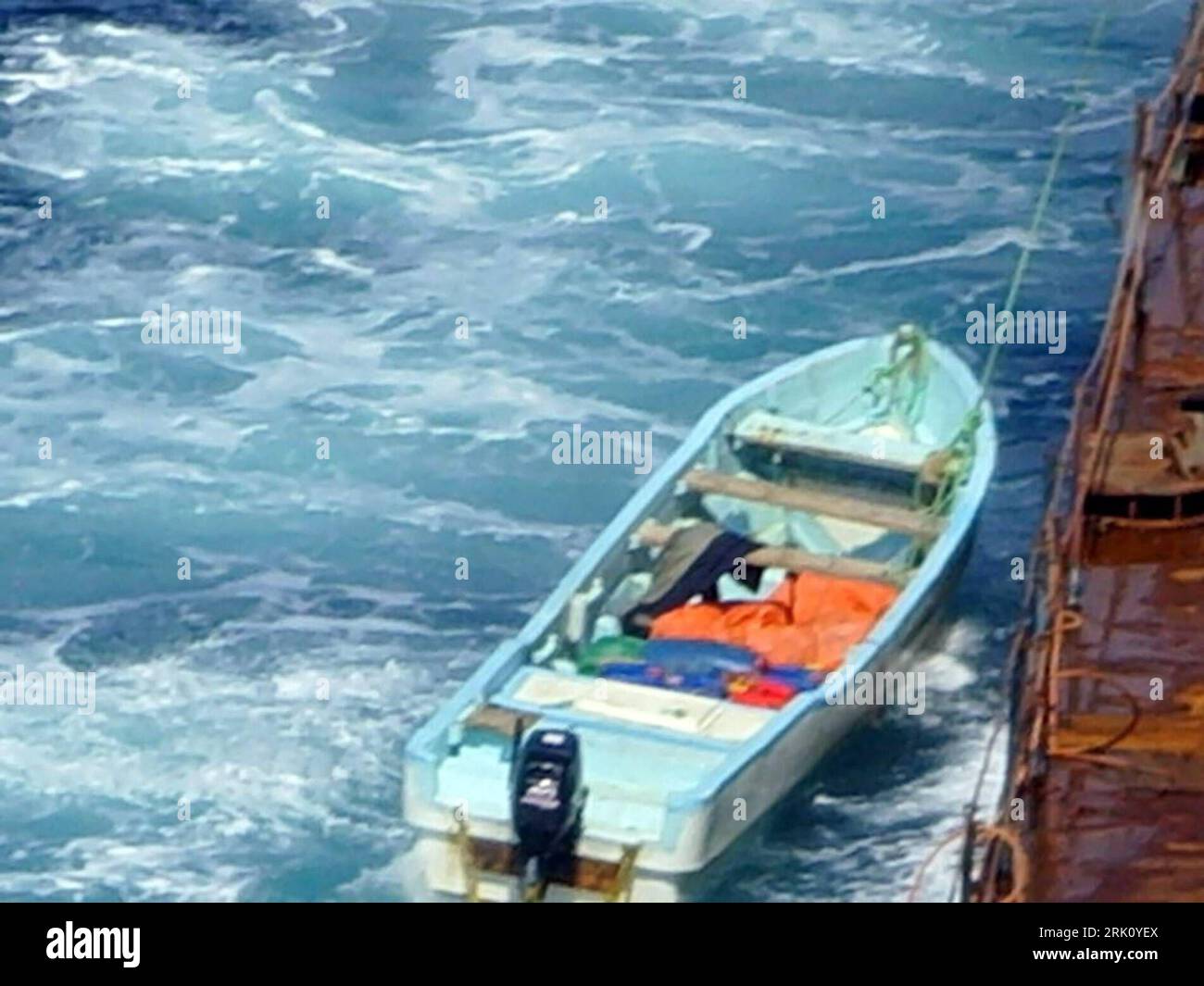 Bildnummer: 52818169 Datum: 18.12.2008 Copyright: imago/Xinhua Boot von Piraten, die vergeblich versuchen den chinesischen Frachter - Zhenhua 4 - zu entern im Golf von Aden PUBLICATIONxNOTxINxCHN , Objekte; 2008, Golf von Aden , Piratenangriff, Pirat, Piraten , Piraterie , Piraterie , Angriff Schiff , premiumd; , quer, Kbdig, Einzelbild, , Afrika Bildnummer 52818169 Data 18 12 2008 Copyright Imago XINHUA Boat from Pirates The invano provate i cinesi Freighters Zhenhua 4 per entrare nel Golf da Aden PUBLICATIONxNOTxINxCHN Objects 2008 Golf da Aden Pirate Pirates Pirates Pirates Pirracy Attack Ship Premiumd hori Foto Stock