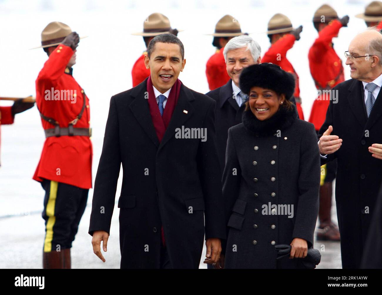 Bildnummer: 52898284 Datum: 19.02.2009 Copyright: imago/Xinhua Präsident Barack Obama (USA) trifft Generalgouverneurin Michaelle Jean (Kanada) während eines Besuchs in Ottawa PUBLICATIONxNOTxINxCHN, Personen , Optimistisch; 2009, Ottawa, Politik , premiumd; , quer, Kbdig, Gruppenbild, Close, Randbild, People Bildnummer 52898284 Data 19 02 2009 Copyright Imago XINHUA Presidente Barack Obama USA Fault Generalgouverneurin Micha Elle Jean Canada durante una visita a Ottawa PUBLICATIONxNOTxINxCHN People Optimistic 2009 Ottawa politica premiumd Horizontal Kbdig Group Photo Close Edge image Celebrit Foto Stock