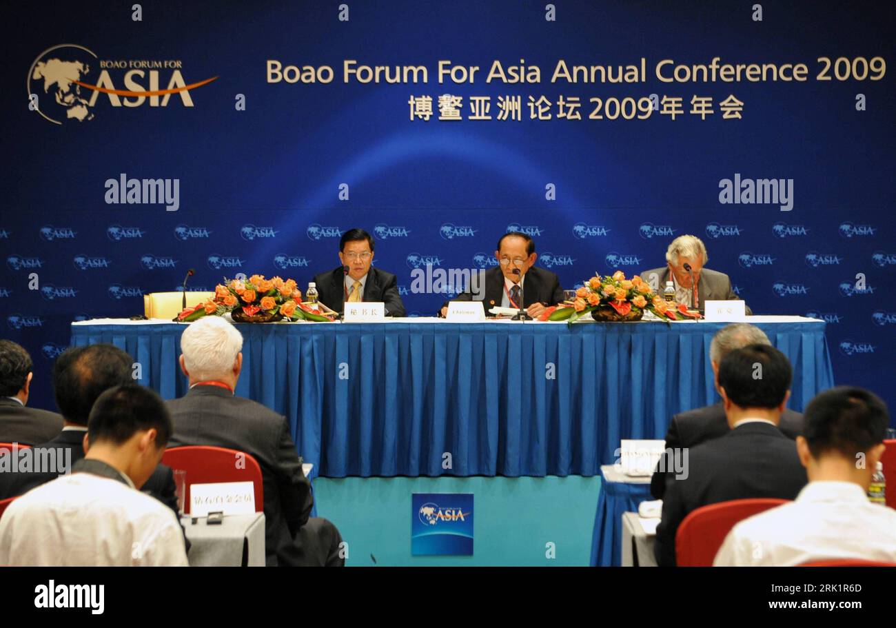 Bildnummer: 52974718 Datum: 16.04.2009 Copyright: imago/Xinhua Long Yongtu (China/Generalsekretär BFA), Fidel Valdez Ramos (Mitte, Philippinen/Chairman of Directors der BFA) und Bob Hawke (re., Australien) beim Boao Forum for Asia (BFA) a Boao - PUBLICATIONxNOTxCHN , Personen; 2009, Premiumd, Boao, Boao, Boao, Politik,; , quer, Kbdig, Gruppenbild, Randbild, People Bildnummer 52974718 Data 16 04 2009 Copyright Imago XINHUA Long Yongtu Segretario generale della Cina BfA Fidel Valdez Ramos Center Filippine Presidente del Consiglio di Amministrazione BfA e Bob Hawke Right Australia il Boao Forum for A Foto Stock