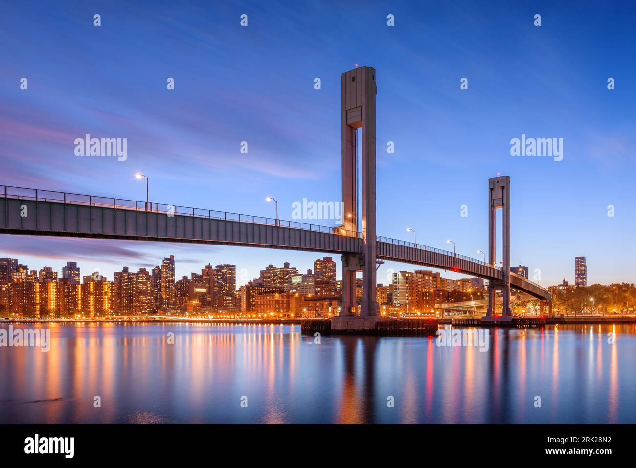 Isola di reparti ponte che attraversa il fiume Harlem tra Manhattan Island e reparti di degenza Island in New York City. Foto Stock