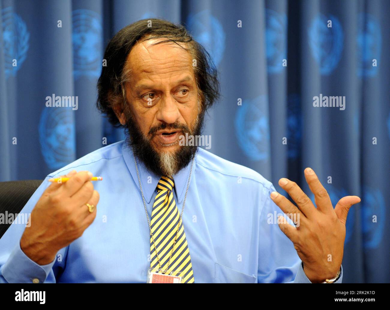 Bildnummer: 53215549 Datum: 20.07.2009 Copyright: imago/Xinhua (090720) -- NEW YORK, 20 luglio 2009 (Xinhua) -- Rajendra Pachauri, presidente del Premio Nobel Intergovernmental Panel on Climate Change (IPCC), si rivolge ai media alle Nazioni Unite a New York il 20 luglio 2009. (Xinhua/Shen Hong) (1)US-NEW YORK-un-IPCC PRESIDENTE-CONFERENZA STAMPA PUBLICATIONxNOTxINxCHN People Politik kbdig xdp 2009 quer premiumd o0 Porträt Bildnummer 53215549 Data 20 07 2009 Copyright Imago XINHUA 090720 New York 20 luglio 2009 XINHUA Rajendra Pachauri Presidente del gruppo intergovernativo vincitore del premio Nobel SU CLIMA Foto Stock