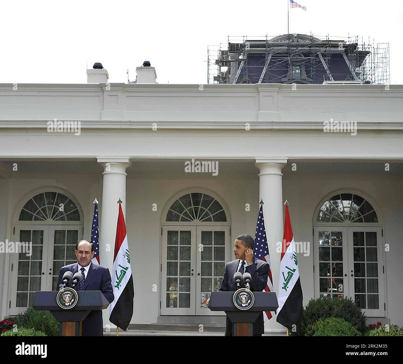 Bildnummer: 53220481 Datum: 22.07.2009 Copyright: imago/Xinhua (090722) - WASHINGTON, 22 luglio 2009 (Xinhua) - il presidente degli Stati Uniti Barack Obama (R) e il primo ministro iracheno Nouri al-Maliki tengono una conferenza stampa congiunta a Washington, DC, 22 luglio 2009. Obama ha incontrato Maliki qui mercoledì, il primo tra le due parti da quando le truppe statunitensi si sono ritirate dalle città irachene alla fine di giugno. (Xinhua/Zhang Yan) (5)US-IRAQ-OBAMA-MALIKI-CONFERENZA STAMPA PUBLICATIONxNOTxINxCHN People Politik kbdig xkg 2009 quer o0 USA, Premierminister, Pressekonferenz, Pressetermin Bildnummer 53220481 Data 22 07 2009 Co Foto Stock
