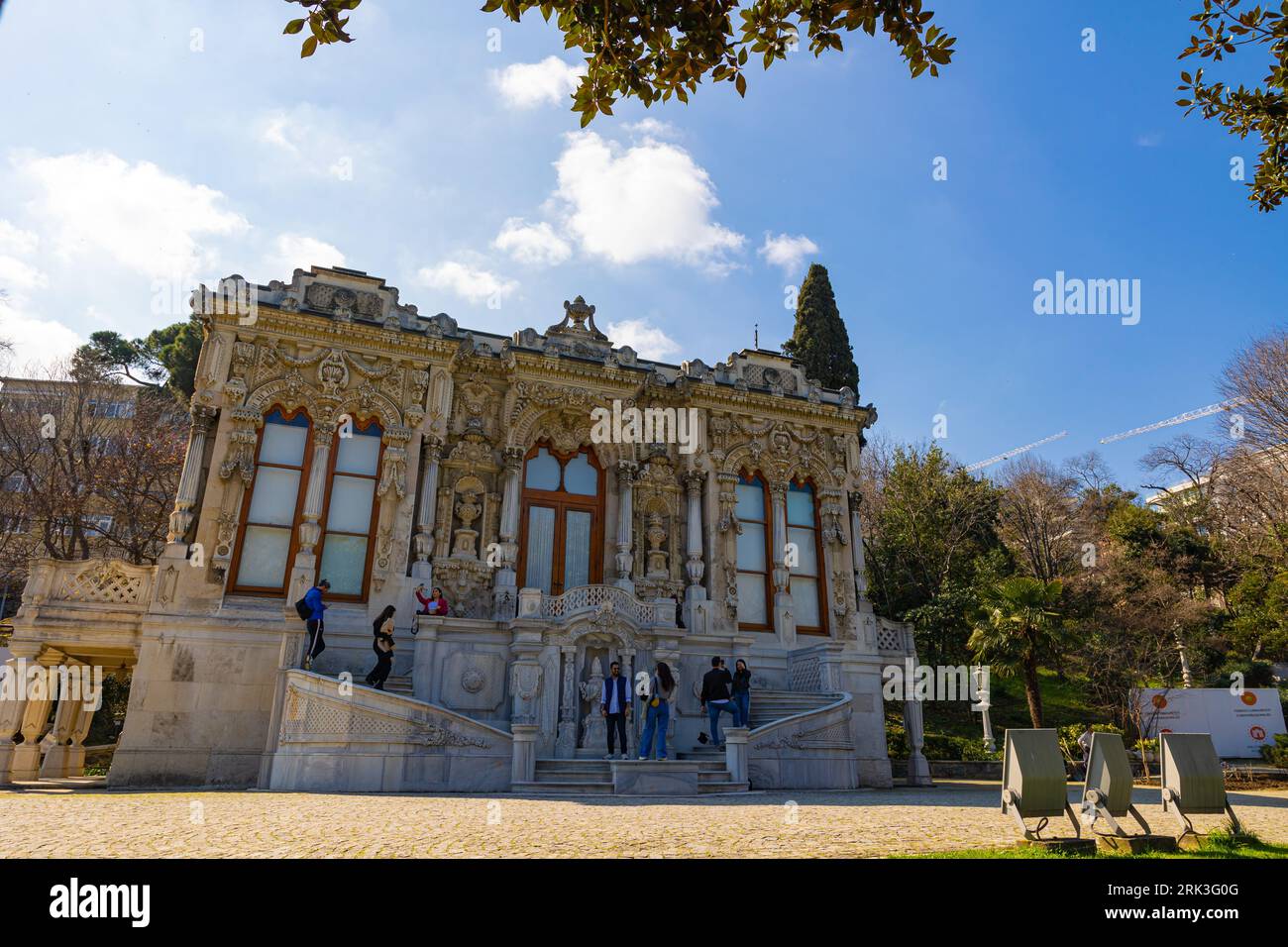 Ihlamur Kasri o Ihlamur Pavilion nel quartiere Besiktas di Istanbul. Istanbul Turkiye - 3.24.2023 Foto Stock