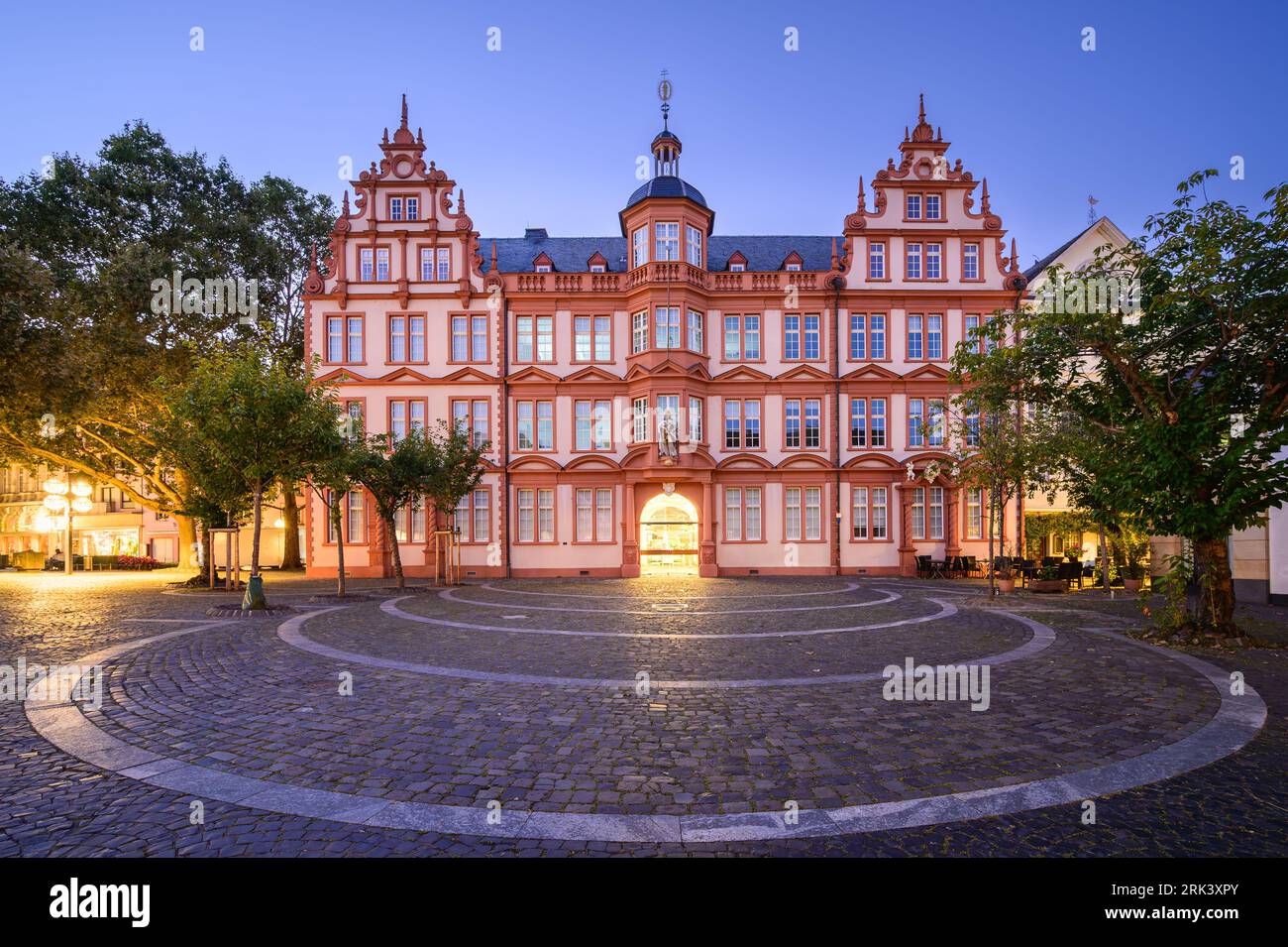 Veduta del Museo Gutenberg di Magonza a Dusk, Germania Foto Stock