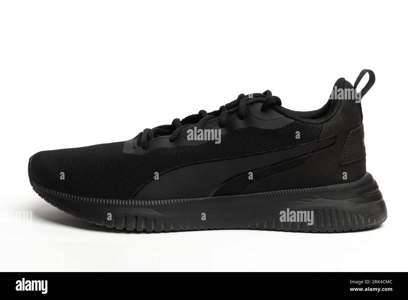 Carrara, Italia - 24 agosto 2023 - Puma Flyer Flex scarpe da running isolate Foto Stock