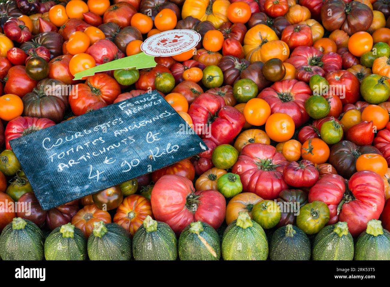 Mercato all'aperto, Meze, Herault, Occitanie, Francia Foto Stock