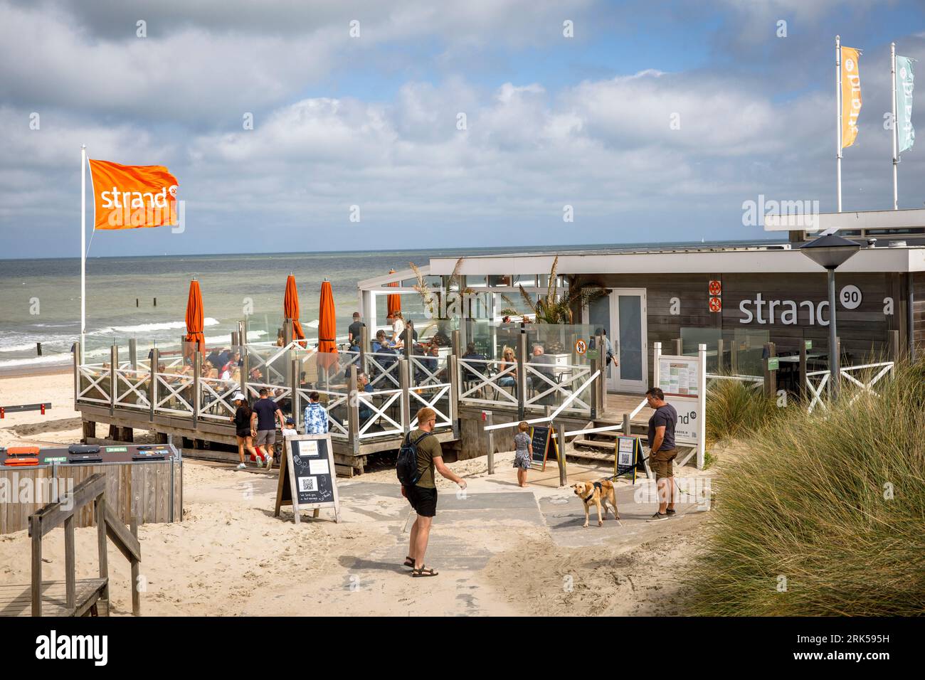 Ristorante pavillon Strand90 sulla spiaggia di Domburg sulla penisola Walcheren, Zeeland, Paesi Bassi. Ristorante Pavillon Strand90:00 Strand von Domb Foto Stock