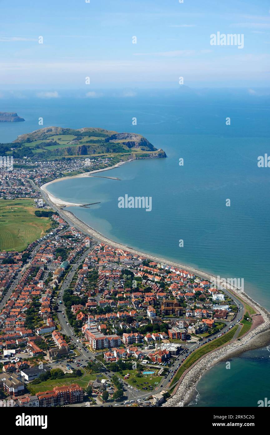 Una fotografia aerea di Llandudno e del Great Orm Headland, North Wales Coast, Regno Unito Foto Stock