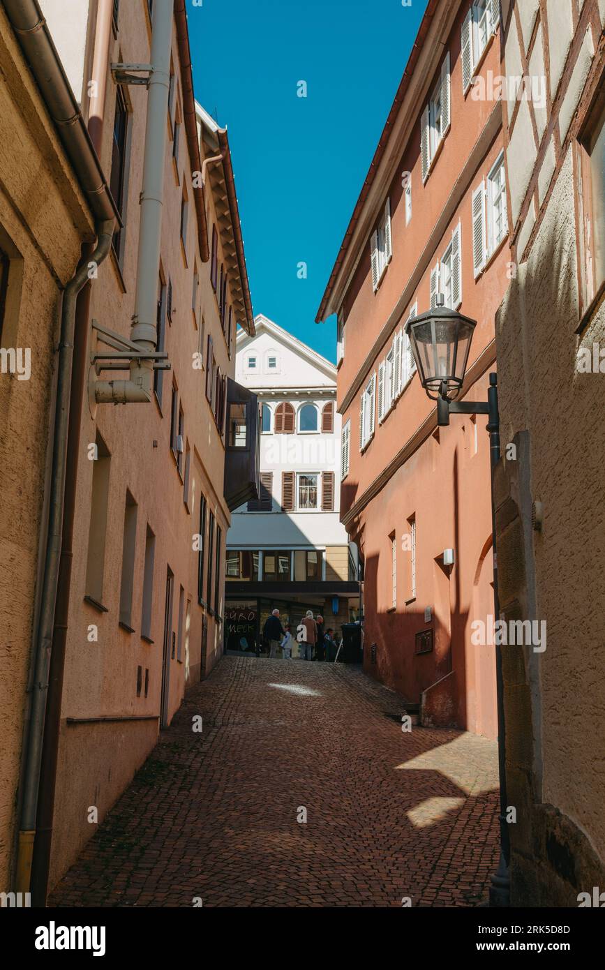 Vecchia casa di città nazionale tedesca. La Città Vecchia è piena di edifici colorati e ben conservati. Baden-Wurttemberg è uno stato della Germania sud-occidentale al confine Foto Stock