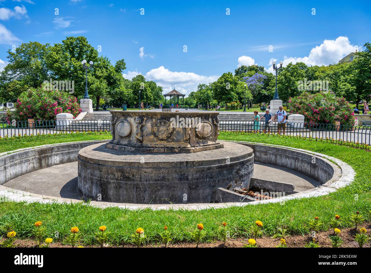 Fontana di Spianada in Piazza Spianada nel centro storico di Corfù, Isola di Corfù, Isole Ionie, Grecia Foto Stock