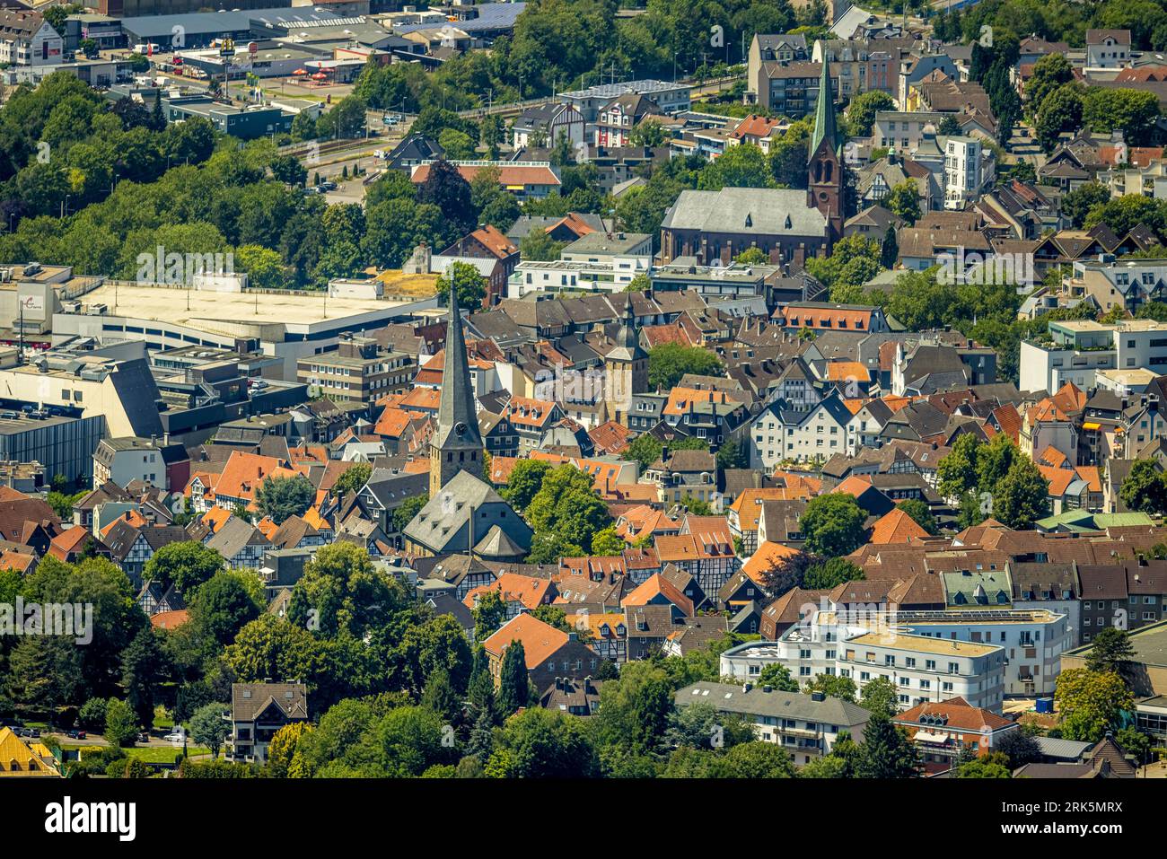 Vista aerea, città vecchia con (dal davanti al retro) evang. chiesa di St.-Georgs-Kirche, torre chiesa riformata a Obermarkt, chiesa cattolica di St. Peter e Pau Foto Stock