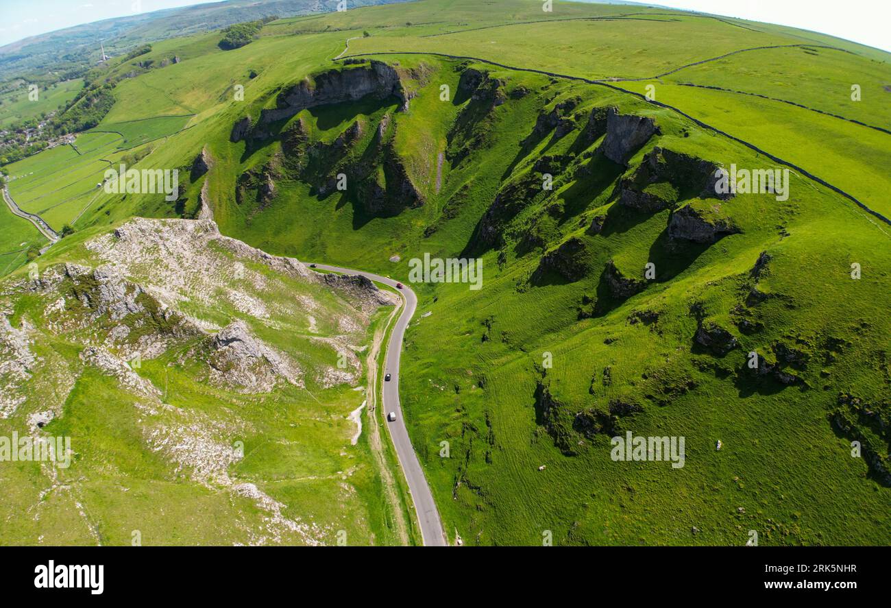 Colpo di drone della valle del passo Winnats Foto Stock