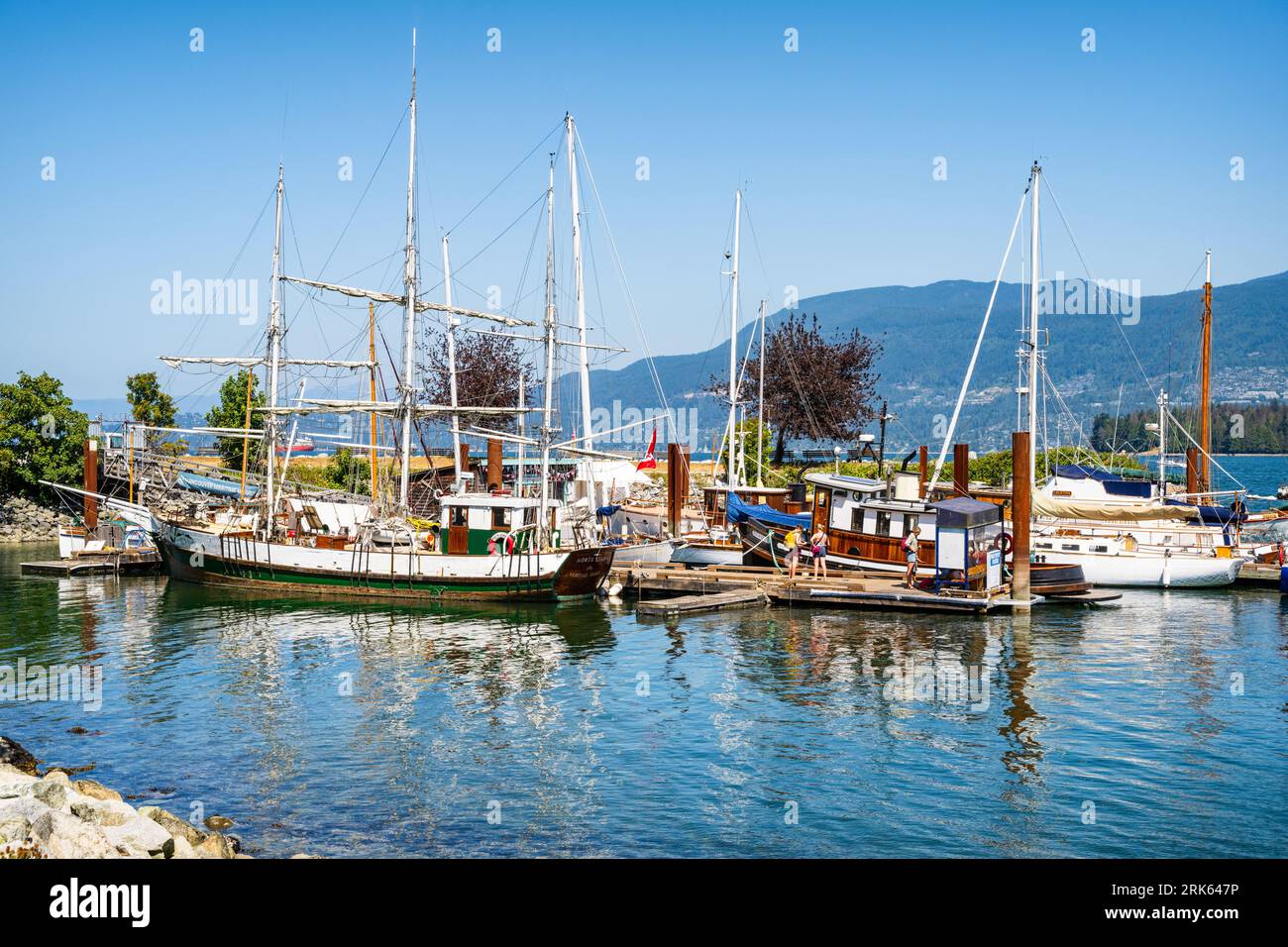 L'Heritage Harbour è una collezione di imbarcazioni d'epoca in legno curata dal Vancouver Maritime Museum. Foto Stock