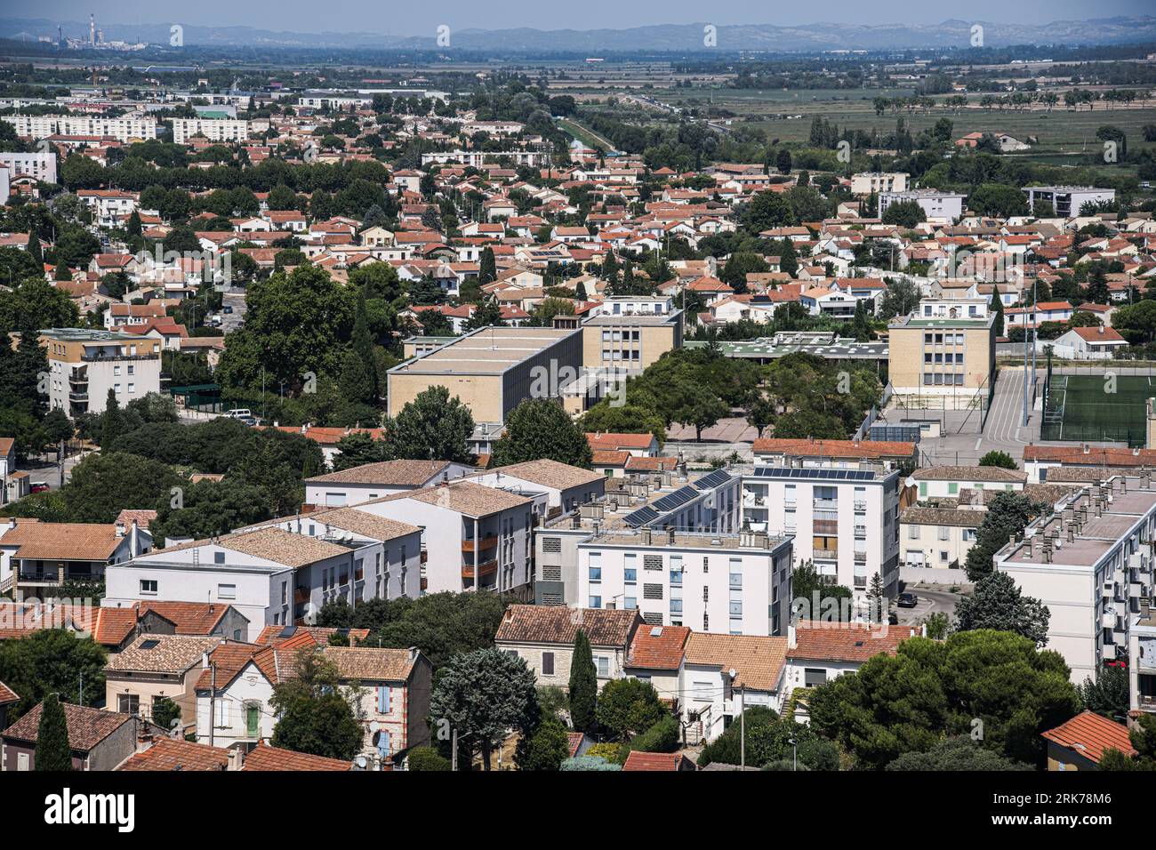 Foto del paesaggio che si affaccia sulla città di Arle dalla Torre Luma. Foto Stock