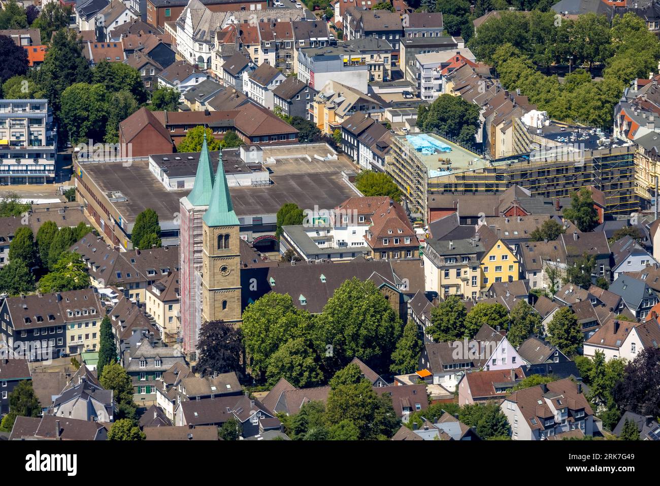 Vista aerea, Evang. Cantiere di Christuskirche con lavori di ristrutturazione e campanile coperto, nuovo municipio tra Neumarkt e Schuls Foto Stock