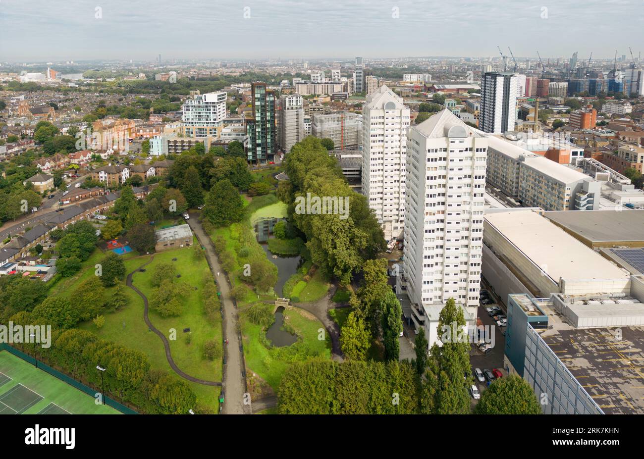 Il King George's Park è un parco principale che abbraccia Wandsworth e Southfields, nel sud di Londra Foto Stock