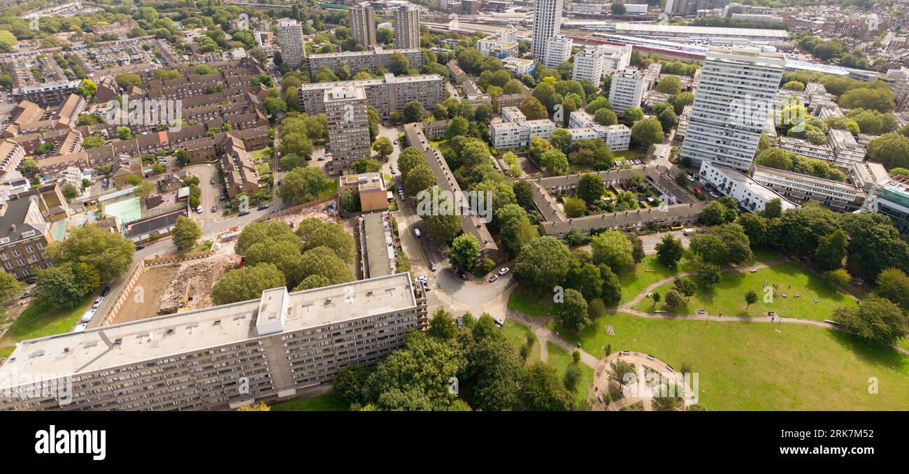 La Winstanley and York Road Estate comprende due grandi tenute di appartamenti residenziali prevalentemente pubblici a Battersea, Londra, Clapham Junction Foto Stock