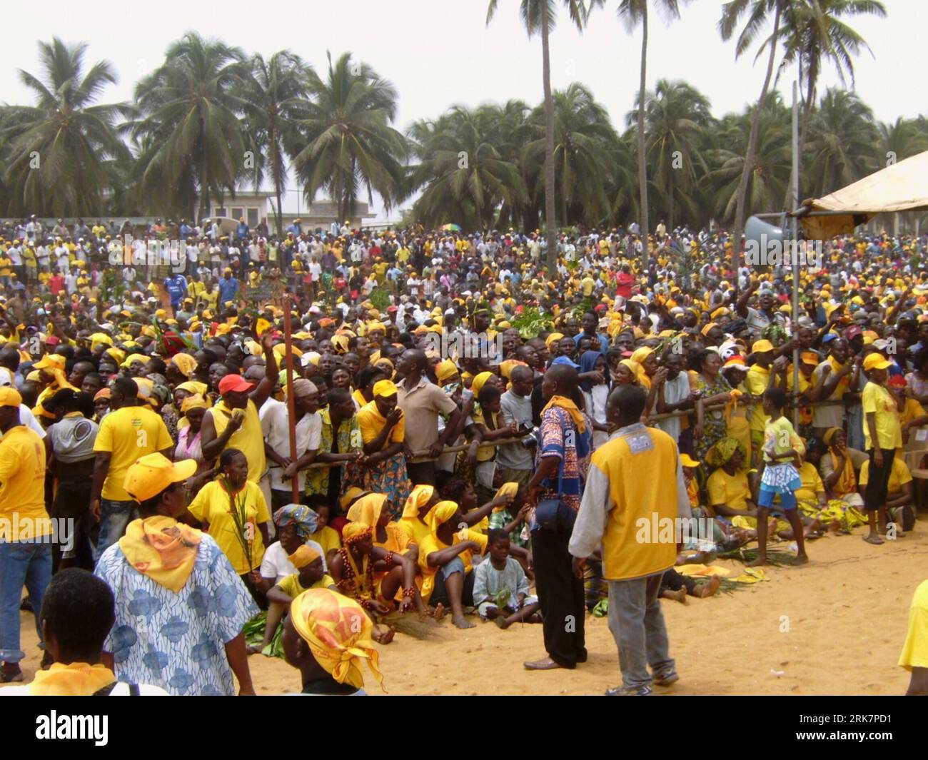 Bildnummer: 53932442 Datum: 10.04.2010 Copyright: imago/Xinhua (100411) -- LOME, 11 aprile 2010 (Xinhua) -- i sostenitori partecipano a una manifestazione indetta dalla coalizione di opposizione del Togo nota come fronte Repubblicano per il cambiamento (FRAC) contro la rielezione a Lomé, capitale del Togo, 10 aprile 2010. (Xinhua/Victor) (gj) (2)TOGO-LOME-FRAC-RALLY PUBLICATIONxNOTxINxCHN Politik Afrika Togo Protestation Demonstration kbdig xcb 2010 quer Bildnummer 53932442 Date 10 04 2010 Copyright Imago XINHUA Lome 11 aprile 2010 i sostenitori di XINHUA partecipano a una dimostrazione INHUA chiamata dalla coalizione di opposizione del Togo Foto Stock