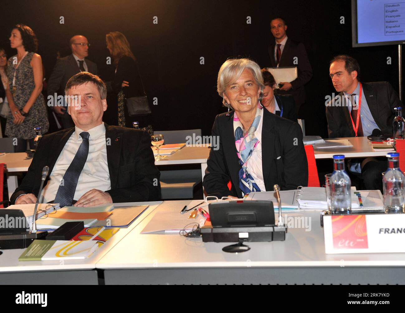 Bildnummer: 53946477 Datum: 16.04.2010 Copyright: imago/Xinhua (100416) -- MADRID, 16 aprile 2010 (Xinhua) -- il ministro delle finanze francese Christine Lagarde (fronte R) partecipa alla riunione informale dei ministri delle finanze dell'Unione europea a Madrid, in Spagna, 16 aprile 2010. La riunione ha aperto venerdì. (Xinhua/Chen Haitong) (hdt) SPAGNA-UE-RIUNIONE DEI MINISTRI DELLE FINANZE-APERTURA PUBLICATIONxNOTxINxCHN persone Politik Finanzminister Treffen Finanzministertreffen premiumd xint kbdig xsk 2010 quer Bildnummer 53946477 Data 16 04 2010 Copyright Imago XINHUA Madrid 16 aprile 2010 XINHUA ministri delle finanze francesi Chr Foto Stock