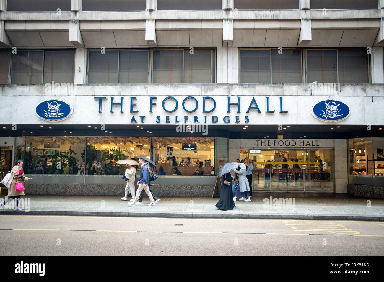 LONDRA - 27 LUGLIO 2023: Selfridges Foodhall, reparto di ristorazione e bevande del famoso grande magazzino di Oxford Street Foto Stock