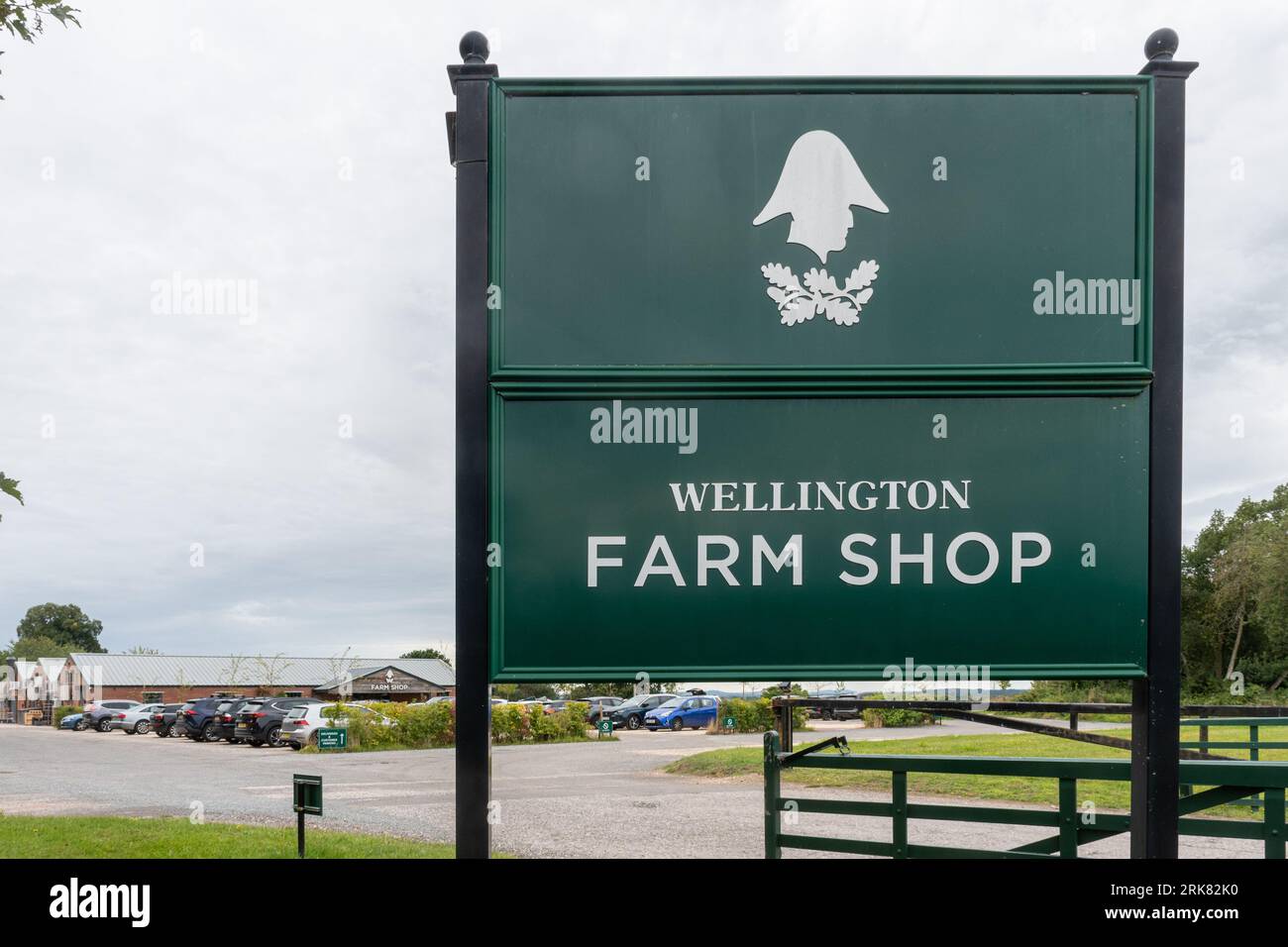 Wellington Farm Shop, Wellington Estate, Near Stratfield Saye, Hampshire Berkshire Border, England, Regno Unito, che vende prodotti locali Foto Stock