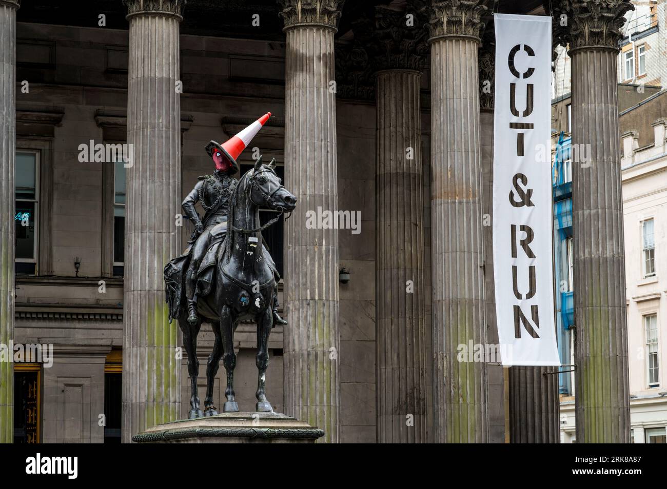 Mostra Banksy Cut and Run alla Gallery of Modern Art, Royal Exchange Square e Queen Street, Glasgow, Scozia, Regno Unito, Europa Foto Stock