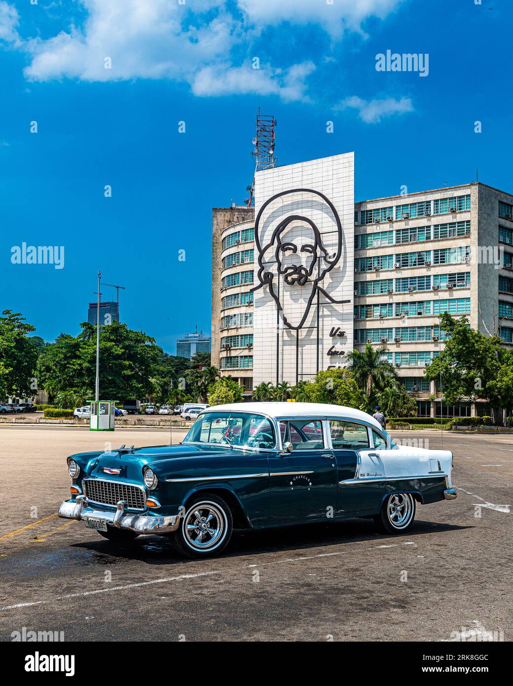 Cuba, Varadero è uno dei luoghi più riconoscibili di Cuba. Vecchie auto americane del periodo Elvis Aaron Presley. Ford degli anni '50 Foto Stock