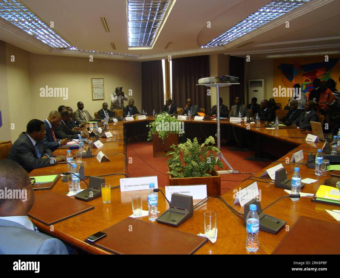 Bildnummer: 54064133 Datum: 20.05.2010 Copyright: imago/Xinhua (100521) -- LOME, 21 maggio 2010 (Xinhua) -- i partecipanti partecipano alla conferenza ministeriale dell'Unione economica e monetaria degli Stati dell'Africa occidentale (UEMOA) a Lomé, 20 maggio 2010. (Xinhua/Victor)(zx) (1)TOGO-LOME-UEMOA-CONFERENZA MINISTERIALE PUBLICATIONxNOTxINxCHN People Politik Kbdig xdp 2010 quer premiumd xint o0 totale Bildnummer 54064133 Data 20 05 2010 Copyright Imago XINHUA lome 21 maggio 2010 XINHUA partecipanti alla Conferenza ministeriale dell'Unione economica e monetaria degli Stati dell'Africa OCCIDENTALE A Lome maggio Foto Stock