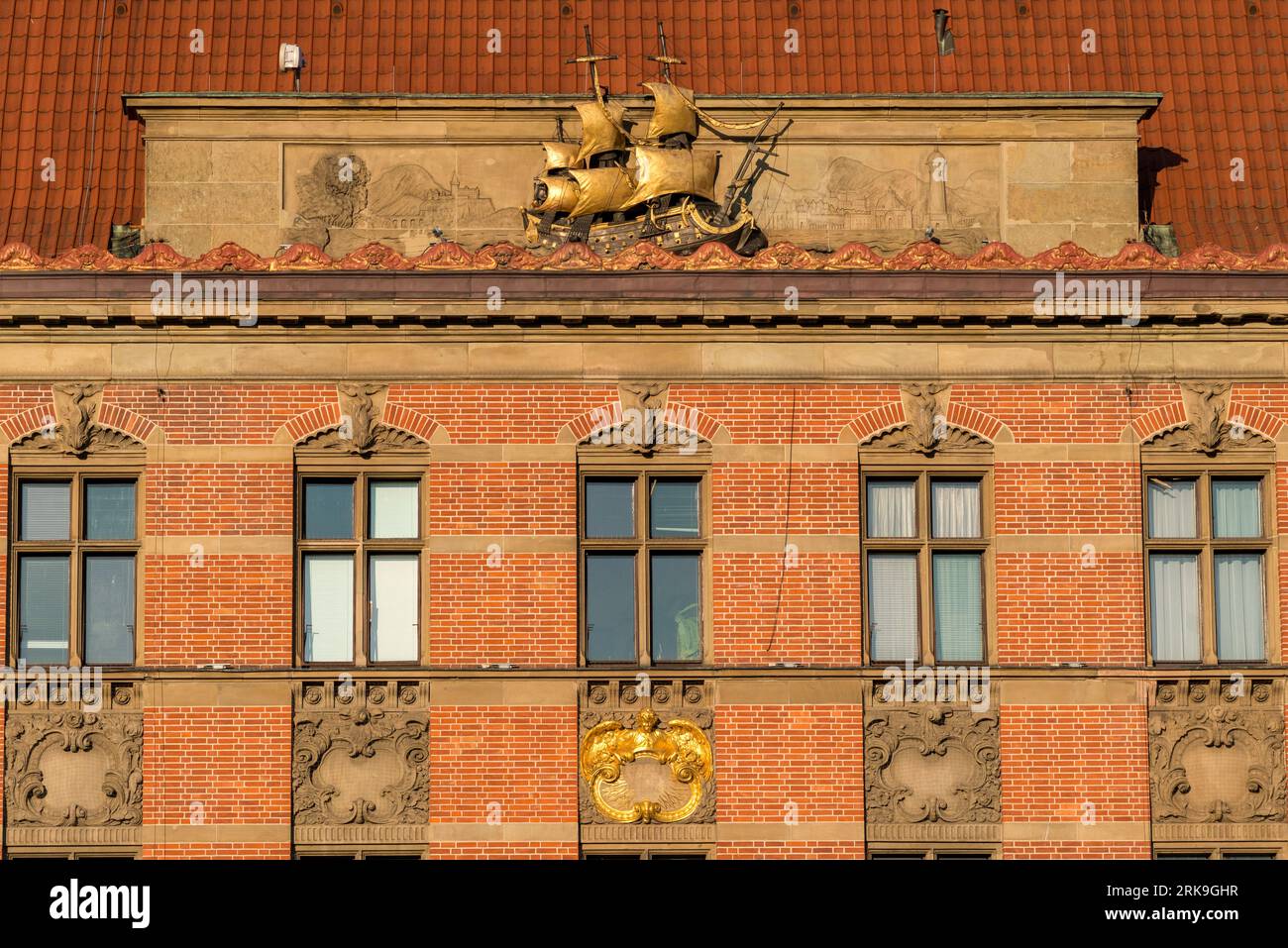 Facciata della Banca nazionale della Polonia dettagli architettonici a Danzica, Polonia, Europa, UE Foto Stock