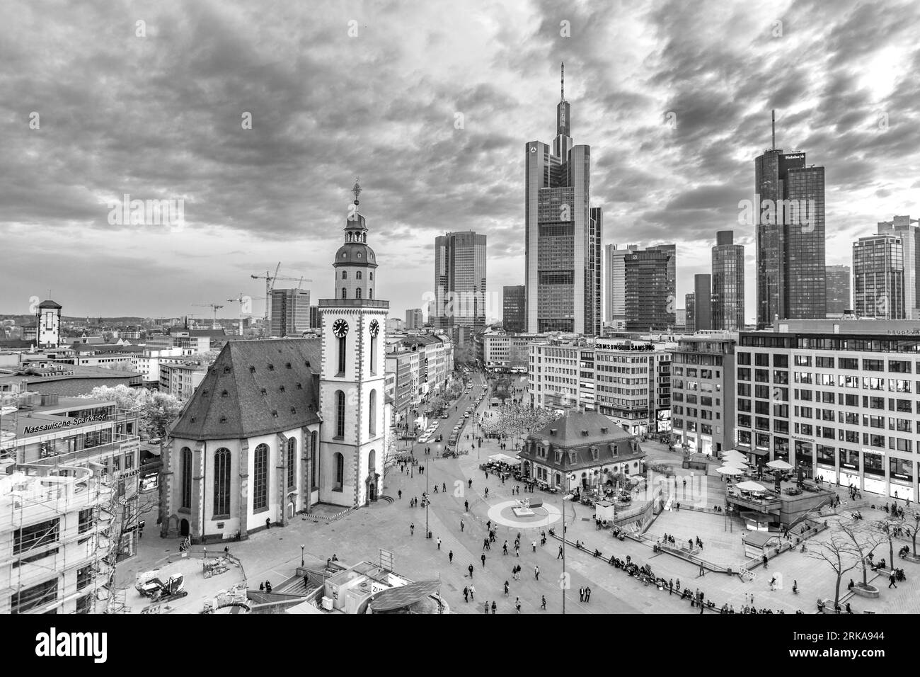 Francoforte Germania - 3 aprile 2014: Vista sullo skyline con Hauptwache a Francoforte, Germania. L'Hauptwache è un punto centrale e uno dei più famosi Foto Stock