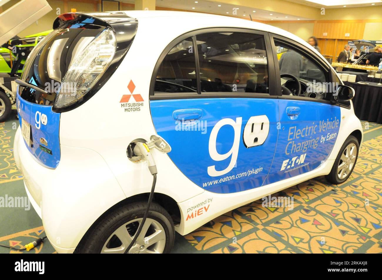 Bildnummer: 54434581 Datum: 15.09.2010 Copyright: imago/Xinhua (100916) -- VANCOUVER, 16 settembre 2010 (Xinhua) -- un'auto elettrica i-MiEV prodotta dalla Mitsubishi Motors giapponese è in mostra a Vancouver, Canada, il 15 settembre 2010. Il 2010 Electric Vehicles Trade Show ha aperto qui mercoledì, esponendo veicoli elettrici progettati e prodotti da aziende di Stati Uniti, Canada e Giappone. (Xinhua/ma Dan) (lyx) CANADA-VANCOUVER-ELECTRIC VEHICLES-EXHIBITION PUBLICATIONxNOTxINxCHN Wirtschaft Automobilindustrie kbdig xkg 2010 quer o0 Auto Elektroauto Elektromobilität Objekte Messe Bildnummer 5 Foto Stock