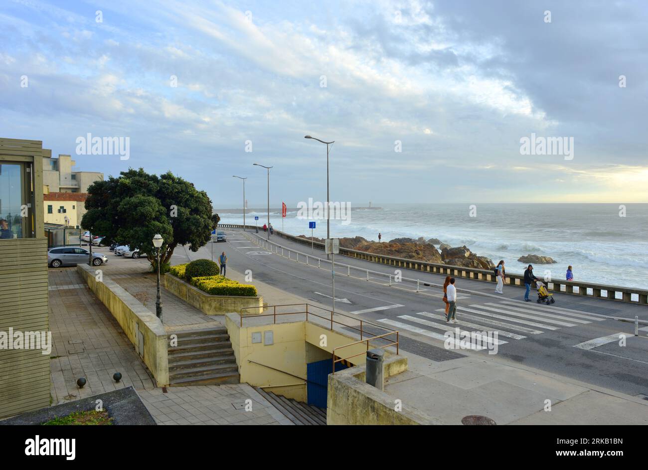Splendida vista sul mare e sul lungomare di Foz de Douro, Porto Foto Stock