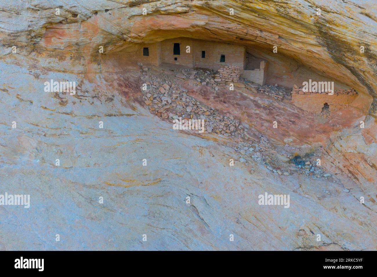 Rovine nella grotta, monumento nazionale dei Bears Ears, Utah Ancient Native American Structures Foto Stock